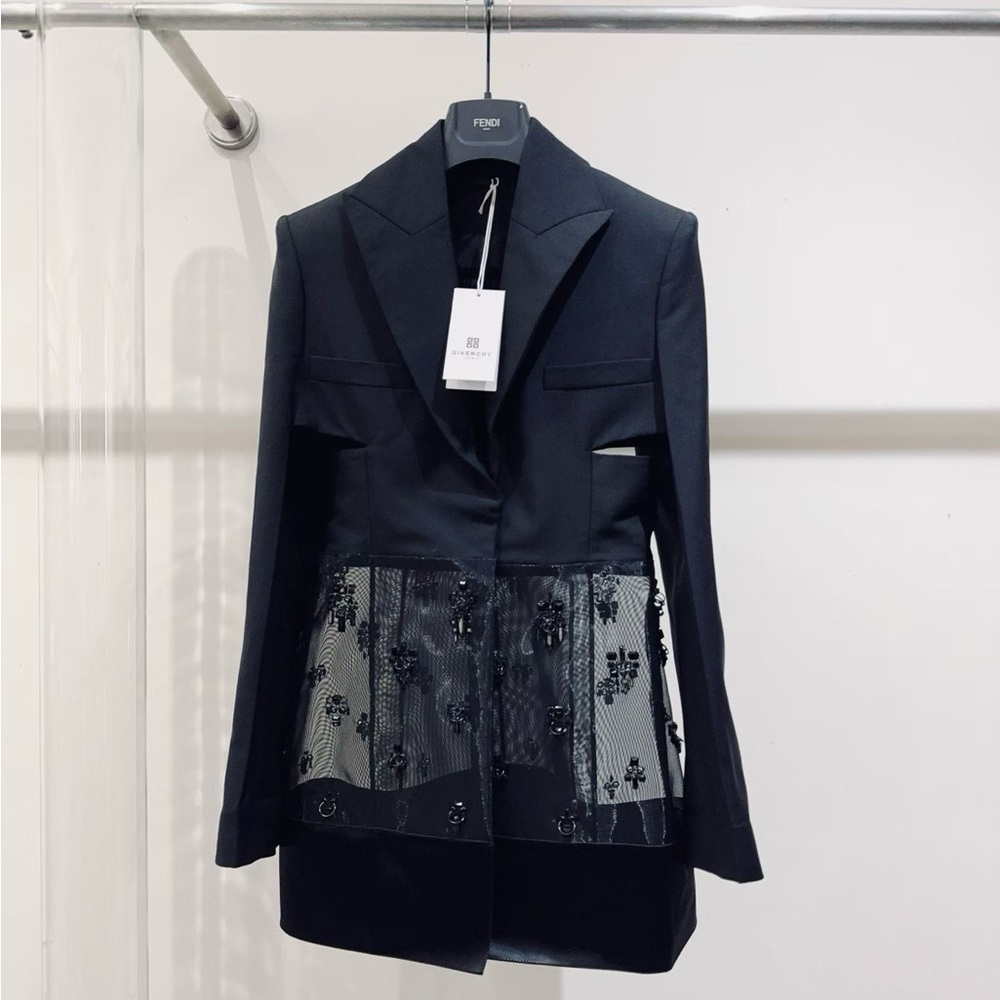 ❌sold❌🧨steal authentic Givenchy Black Blazer with Floral Accents